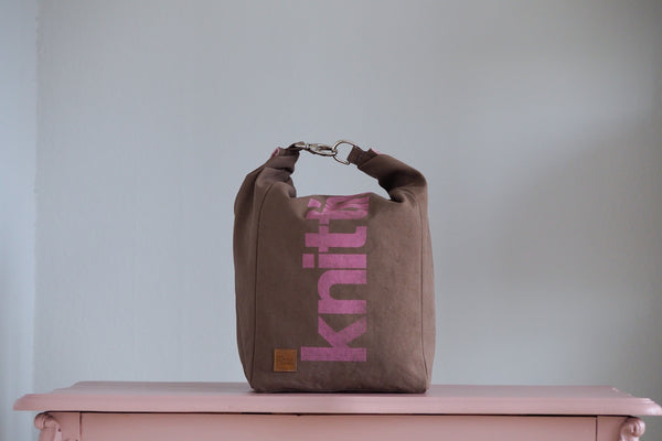 Roll & Stroll Bag - Saddle - printed pale pink