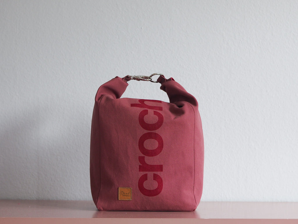 Roll & Stroll Bag - Crochet - Rosewood - printed red
